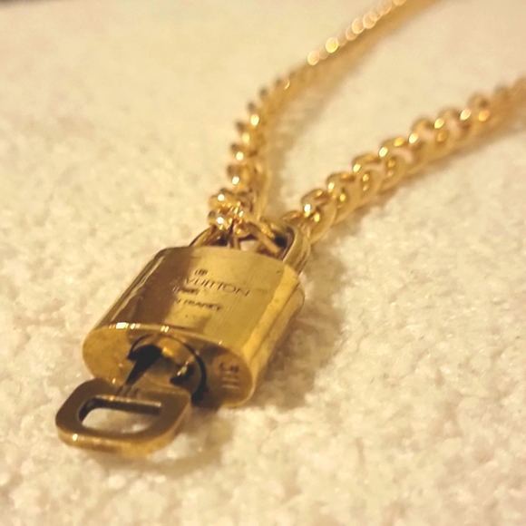 Louis Vuitton Gold Tone Key and Lock w/Unbranded Chain - Picture 6 of 6